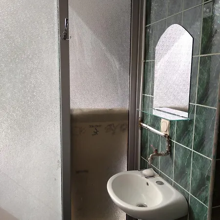 Dhoma Me Qera 61 For Rent 61 *