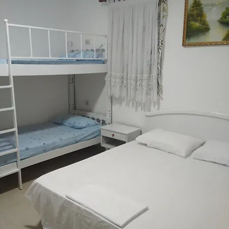 Dhoma Me Qera 61 For Rent 61 ゲストハウス
