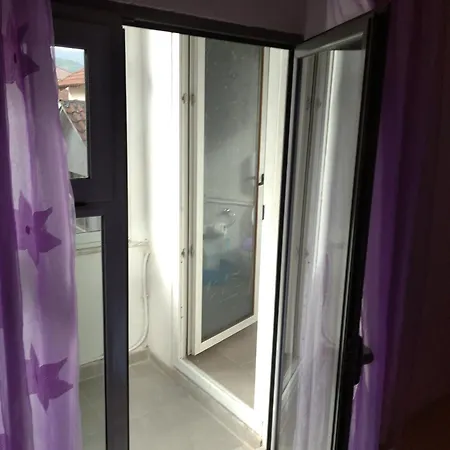 Dhoma Me Qera 61 For Rent 61 *