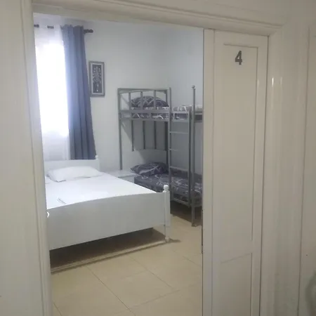 Dhoma Me Qera 61 For Rent 61 * פוגרדץ
