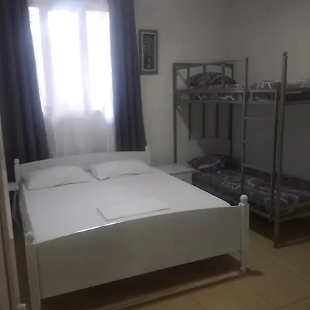 Dhoma Me Qera 61 For Rent 61 פוגרדץ